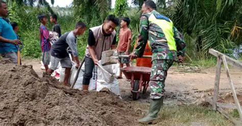 TNI Bangun Tebing Tanggul Jebol Di Pesisir Aceh Tamiang