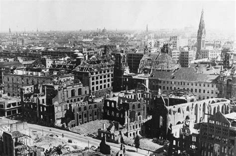 Powerful Photos Showcasing the Ruins of Berlin in the Aftermath of ...