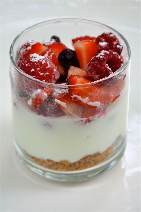 Verrines De Fromage Blanc Aux Fruits Rouges Et Speculoos La P Tite