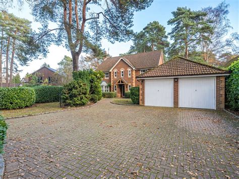 5 Bed Detached House For Sale In Hollybush Ride Finchampstead