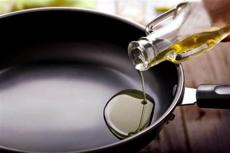 Does Frying Oil Go Bad? How Long Does It Last? - Kitchen Seer