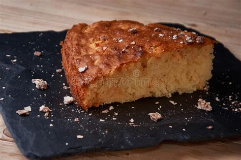 Pedazo Cocido Fresco Delicioso De Empanada De Manzana En Tablero De La