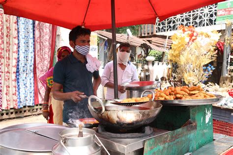 street food vendors in Delhi | street food in delhi - Rockgodtycoo