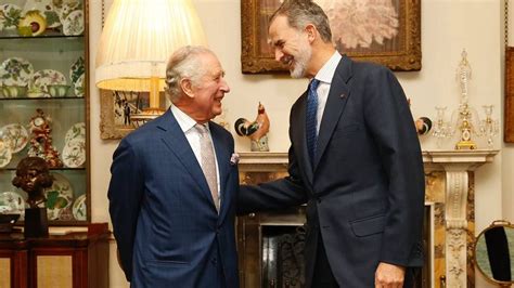 Felipe VI y Carlos III se reúnen en privado en Londres