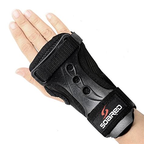 Best Snowboard Wrist Guards – Which One is Right for Your Wrists?