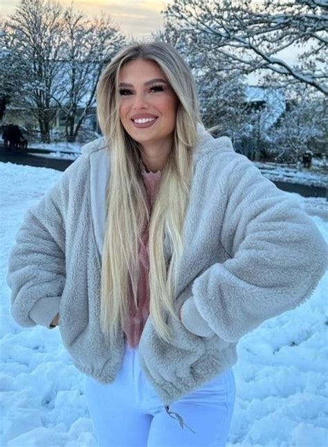 Pin By Robert Kl On Beautiful Women In Fur 3 In 2024 Women Fur