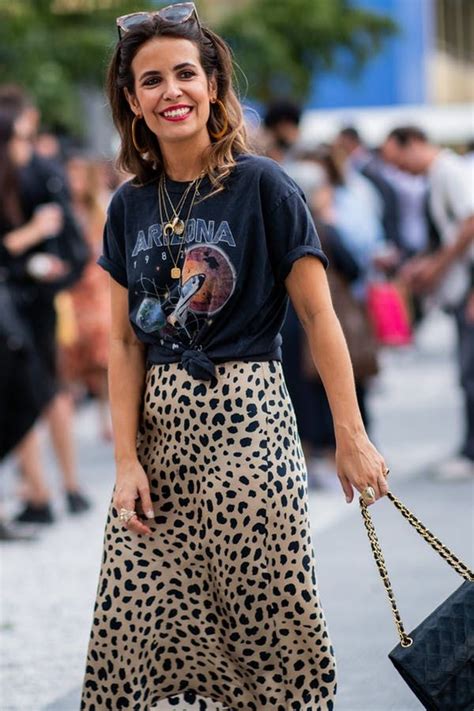 6 Genius Ways to Style a Graphic Tee #purewow #shoppable #outfit ideas ...