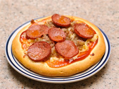 How To Make Pepperoni And Italian Sausage Pizza 6 Steps