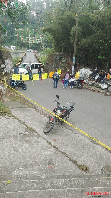 El Heraldo De Poza Rica Antorchistas Bloquean Camino En Coetzala Por