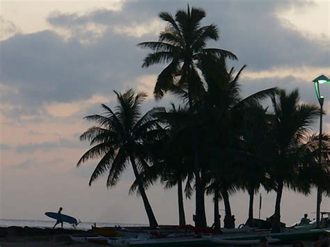 MORE KIDS THAN SUITCASES: Surfing in Hawaii