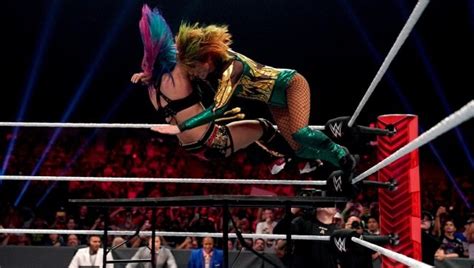 Wwe Raw Results Becky Lynch Beats Asuka In A No Holds Barred Match