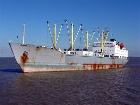 Massengutfrachter Frachtschiff Boots Segeln Auf Fluss Stockbild Bild