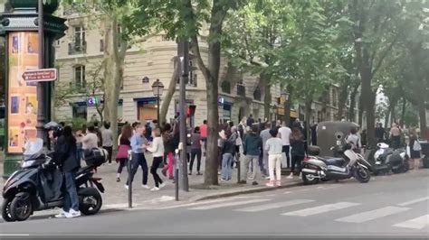 VIDEO Coronavirus En Plein Confinement Des Parisiens Dansent