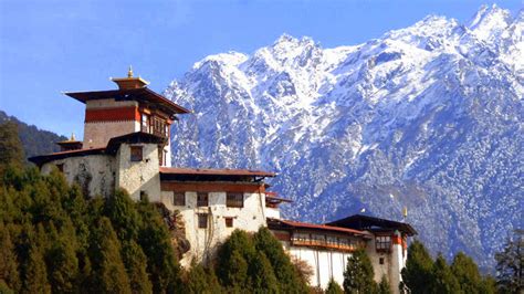 Dzongs in Bhutan: A Guide to Bhutan's Famous Fortress Monasteries