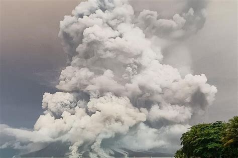 Indonesian volcano eruption shuts more airports, with ash reaching ...