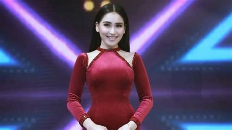 Deretan Potret Perubahan Ayu Ting Ting Dari Awal Karir Tahun 2011