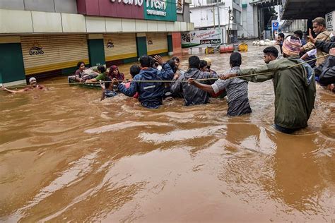 Kerala Floods Death Toll Rises To 324 Red Alert Remains In 12