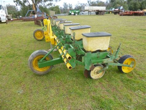 Row Crop Planters 6 Row JD Mason | Machinery & Equipment