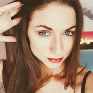 LadyEn Naked Before Webcam In Live Porn Chat WebCamDeals