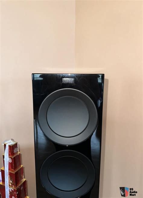 KEF R11 Floorstanding Speakers Gloss Black Pair Photo 4840915 US