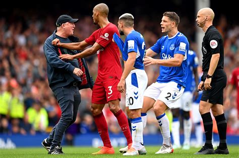 Everton Fan Branded An Absolute Disgrace By Peter Reid After Throwing