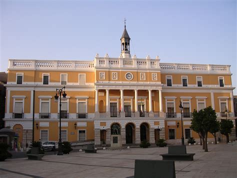 El Ayuntamiento De Badajoz Elige Nuevos Cronistas Oficiales