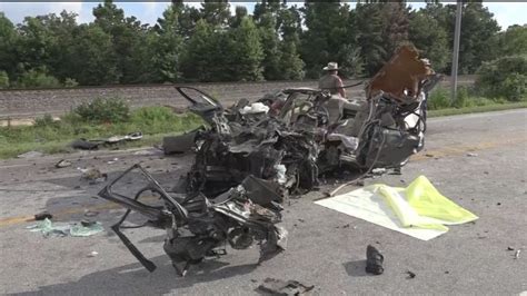 Head On Collision Leaves 1 Dead Injures 2 Others In Conroe Abc13 Houston