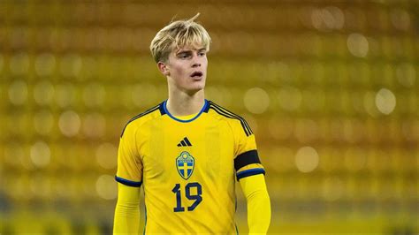 Tottenham Snatch Swedish Teen Lucas Bergvall From Barcelona S Grasp