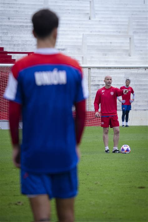 Con La Inminente Salida De Esquivel De Uni N El Probable Equipo De