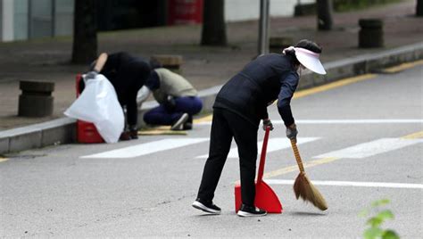 화장실 휴지 상자 뒤 세 뼘 공간서울대 청소노동자 쉼터였다 한국일보