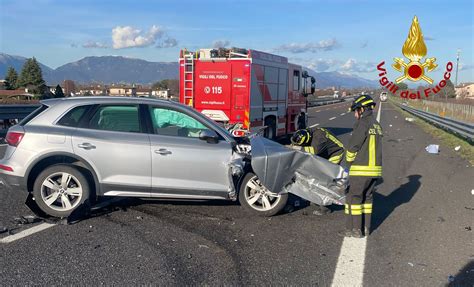 Maxi Incidente In Autostrada Tra Una Bisarca Quattro Auto E Un Camion