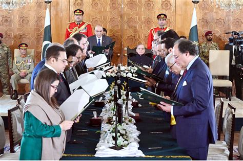 President Asif Ali Zardari Administering Oath Of Office To Members Of