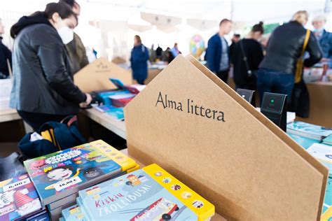 Alma littera naujienos sostinės Knygų aikštėje nuo Antarktidos