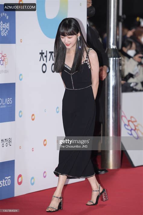 LEE YOO-MI Feet - AZNudeFeet