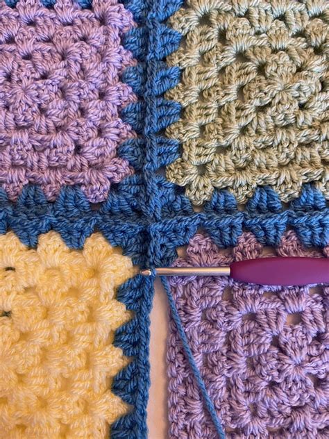 Joining Granny Squares Join As You Go Method The Crochet Swirlthe Crochet Swirl