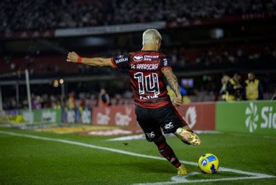 Flamengo Assina Novo Patroc Nio Para Camisa Que Render Ao Todo R