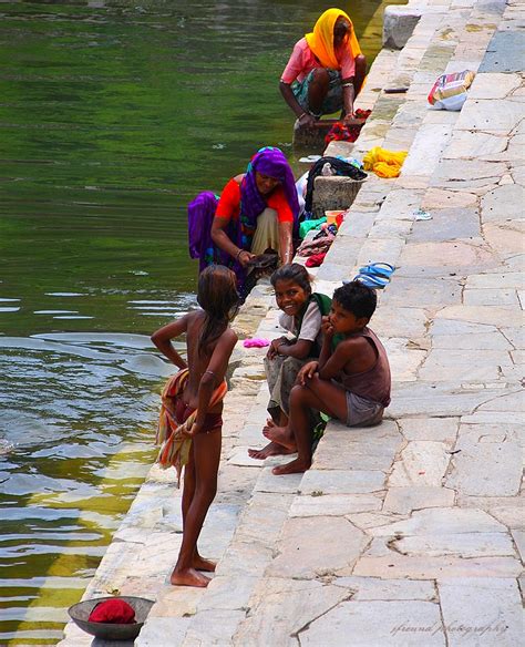 Village Women Bathing And Washing Clothes Udaipur India Flickr