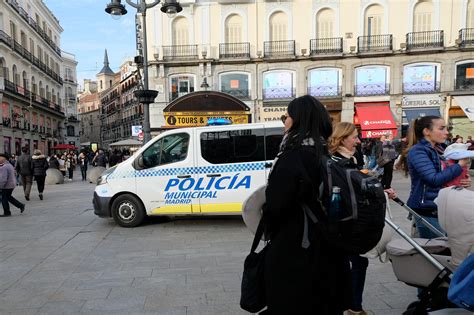 Madrid Reyerta Entre Menores Y Con Navajas En Plena Puerta Del Sol