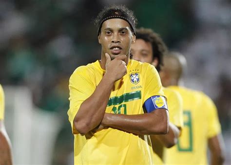 Ronaldinho Gaúcho faz acordo a Justiça para recuperar passaporte