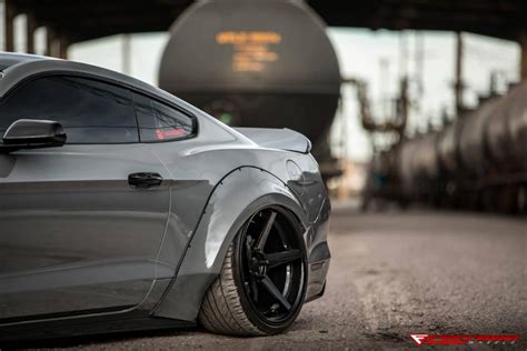 2016 Widebody Ford Mustang GT Auf Ferrada FR3 Felgen