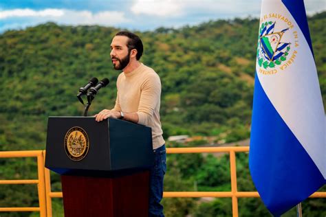 Nayib Bukele Puts Inmates to Work in El Salvador's Prisons