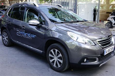 Peugeot 2008 Hybrid Air Prototype First Drive