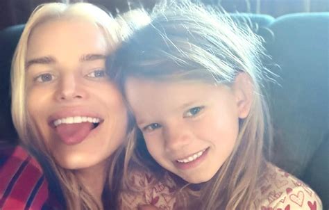 Jessica Simpson Goes Makeup Free In Cute Selfie With Daughter Birdie