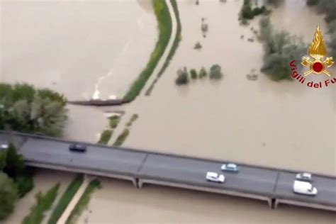 Il Fiume Savio Rompe Gli Argini Primopiano Ansa It