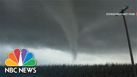 Watch Tornadoes Touch Down In Illinois The Global Herald