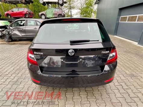 Skoda Fabia III 1 0 TSI 12V Schrottauto 2019 Metallic Schwarz