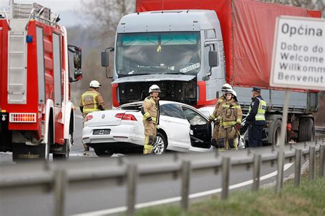 Jutarnji List Sudar Automobila I Kamiona Izme U Pojatnog I Jakovlja