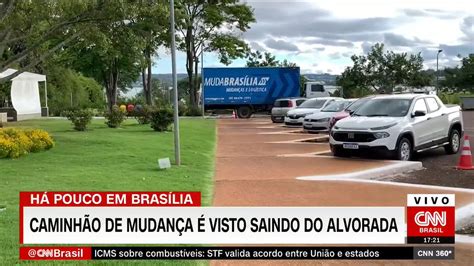 Cnn Brasil On Twitter Um Caminhão De Mudança Foi Visto Saindo Do