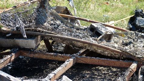 A Fuoco Roulotte Uomo Muore Carbonizzato Foto D Agostino