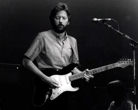 Famous Fender Stratocaster Players and Their Guitars - Spinditty